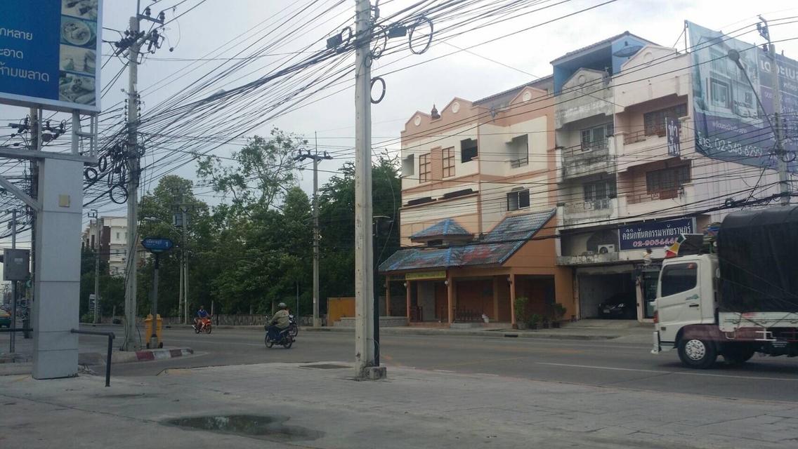 ทำเลทอง ที่ดินถนน หทัยราษฎร์ 16