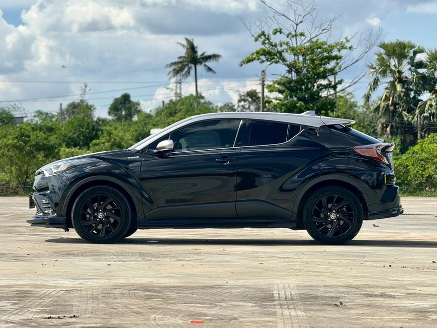 Toyota C-HR Hybrid  Y22 Wagon 4dr HEV GR Sport E-CVT FWD top  1.8 (Hybrid) สีดำ ออโต้  8