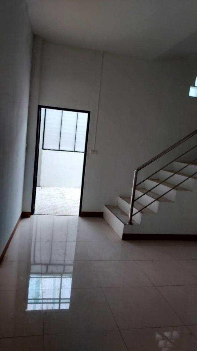 อาคารพาณิชย์ 2 ชั้น ด้านหน้ากว้าง 2 คูหา 2 ห้องนอน 3 ห้องน้ำ 1 ห้องครัว 4