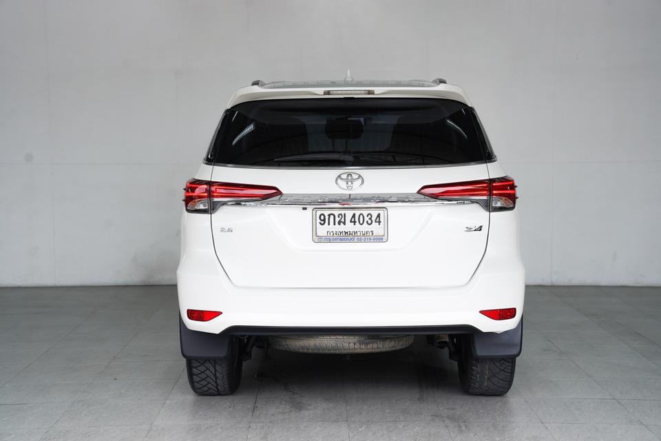 TOYOTA FORTUNER 2.8 V 4WD SIGMA4 AT ปี 2019 สีขาว 4