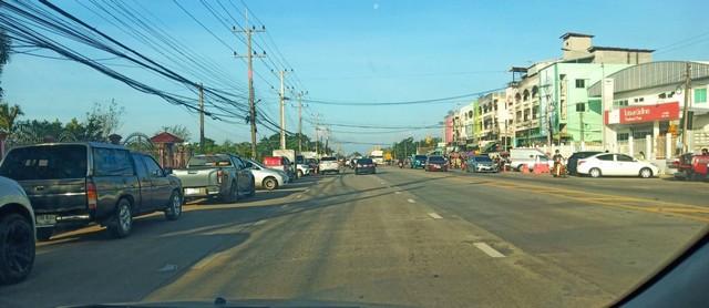 ขายอาคารพาณิชย์ ติดถนนหกเลน สาย 3122 (3304) ทำเลดี ย่านการค้า ใจกลางชุมชน (ติดเซเว่นด้วย) อยู่ที่ ต.บ้านโพธิ์ อ.บ้านโพธิ์ จ.ฉะเชิงเทรา 2