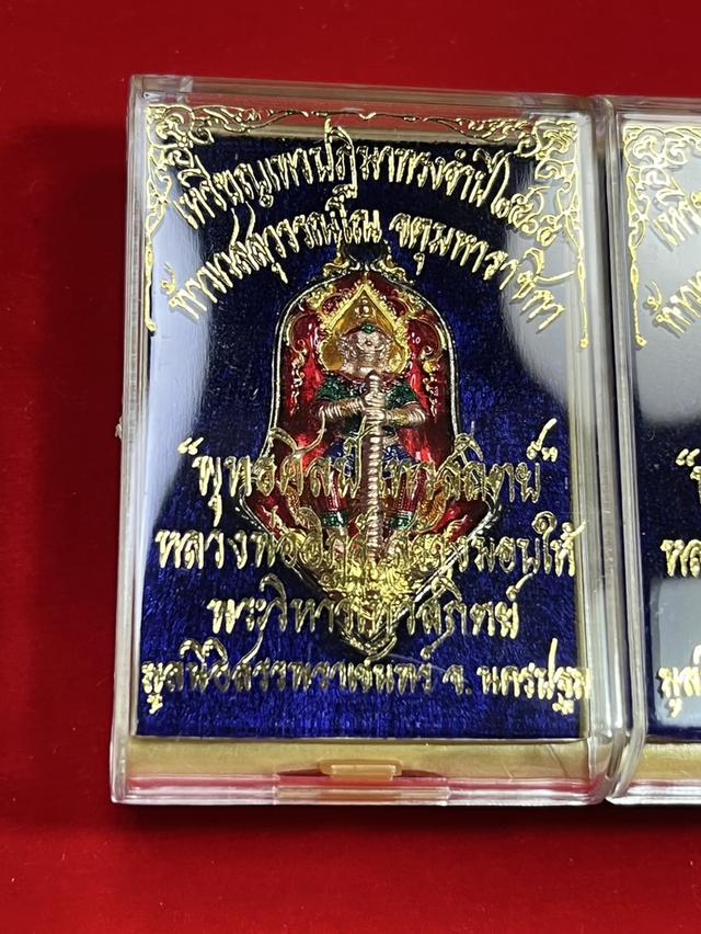 5. เหรียญท้าวเวสสุวรรณโณ ทรงจำปี พิมพ์ใหญ่ รุ่นพุทธศิลป์ เทวสถิตย์ ปี 2565 เนื้อชนวนชุุบแบล็คโรเดียมลายทอง กะหลั่ยนาค ลงยาราชาวดี ชุดกรรมการ 9