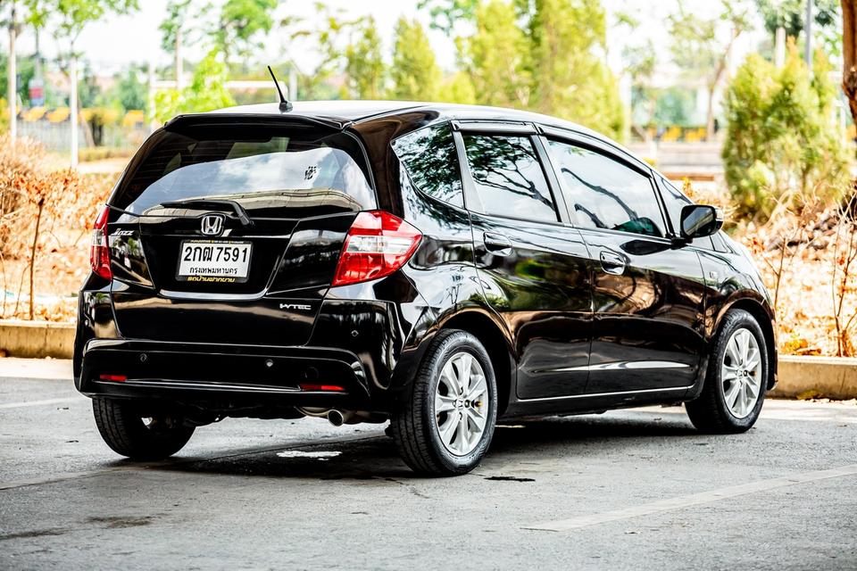 Honda Jazz 1.5 V ปี 2013 AT สีดำ มือเดียวป้าย 6