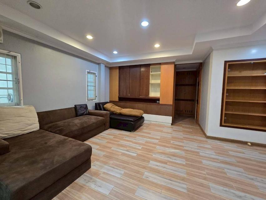 หมู่บ้านอารียา นาคนิวาส ลาดพร้าว 71 ถนนลาดพร้าว แขวงลาดพร้าว เขตลาดพร้าว กรุงเทพมหานคร 10