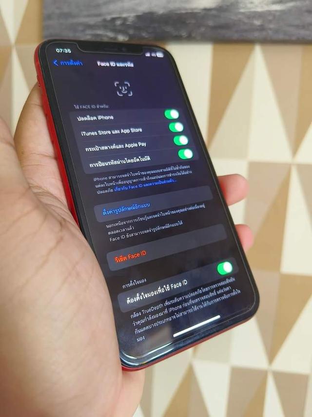 iPhone 11 สีแดง มือสอง 2