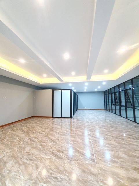 U1395 ให้เช่าโกดังขนาดใหญ่ 1100 ตารางเมตร ย่านวัชรพล พร้อมออฟฟิศในตัว จอดรถในรั้วได้10คัน ทำเลดีเดินทางสะดวกเข้าออกได้หลายทาง 4