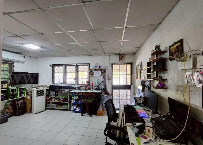 ทาวน์เฮ้าส์ ชั้นเดียว 36 ตร.วา อำเภอเมืองนครสวรรค์ หลังริม 3