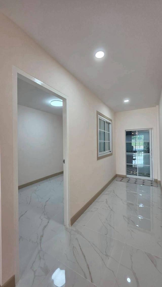 หมู่บ้านธารทอง2  ซอยวัดลาดปลาดุก ทาวน์เฮาส์ 2 ชั้นหลังมุม หน้าบ้านหลังบ้านไม่ชนใคร ห่างจากปากซอยวัดลาดปลาดุกเพียง 1 กม. 9