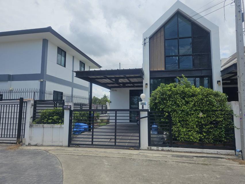 บ้าน ทาวน์โฮม 1.5 ชั้น พร้อมอยู่ 9