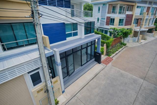 MRTแจ้งวัฒนะ ปากเกร็ด28 500 ม. 38ตร.ว. 380ตร.ม. ป.ป.ท. ใกล้เซ็นทรัล แจ้งวัฒนะ 550 ม. ทาวน์โฮม 3 ชั้นหลังมุม 3 นอน 4 น้ำ 1