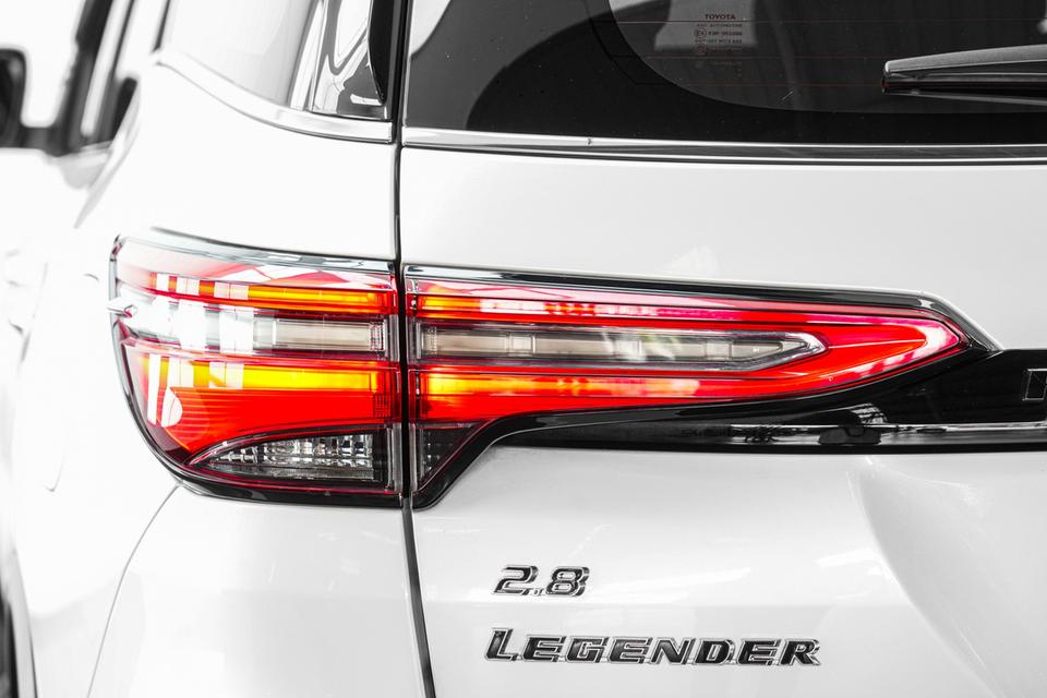 2020 TOYOTA FORTUNER 2.8 LEGENDER BLACK TOP 2WD SUV สีขาว-ดำ เลขไมล์ 80168 กม. 7