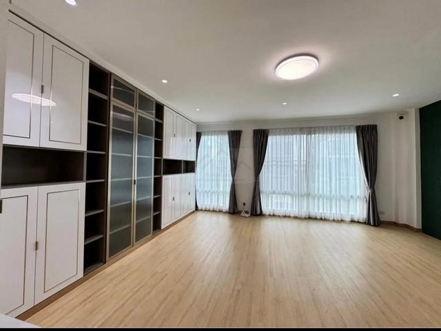 ให้เช่า ขาย โฮมออฟฟิศ 4 ชั้น 500 ตรม. โครงการ บี สแควร์ พระราม 9-เหม่งจ๋าย (B Square Rama9 - Mengjai) ซอย สหการประมูล ถนนประชาอุทิศ ใกล้เลียบด่วน ใกล้ 8