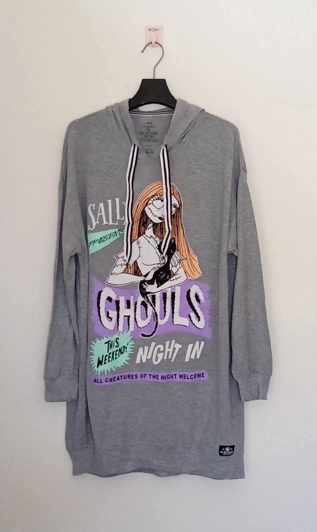 DISNEY / NIGHTMARE เดรสฮู๊ดใส่ลำลอง หรือใส่แบบ SLEEPWEAR สกรีนลายสวย ผ้าโพลีผสม นิ่มเนียน หยุ่นเด้ง สภาพดีมาก ไม่มีตำหนิ