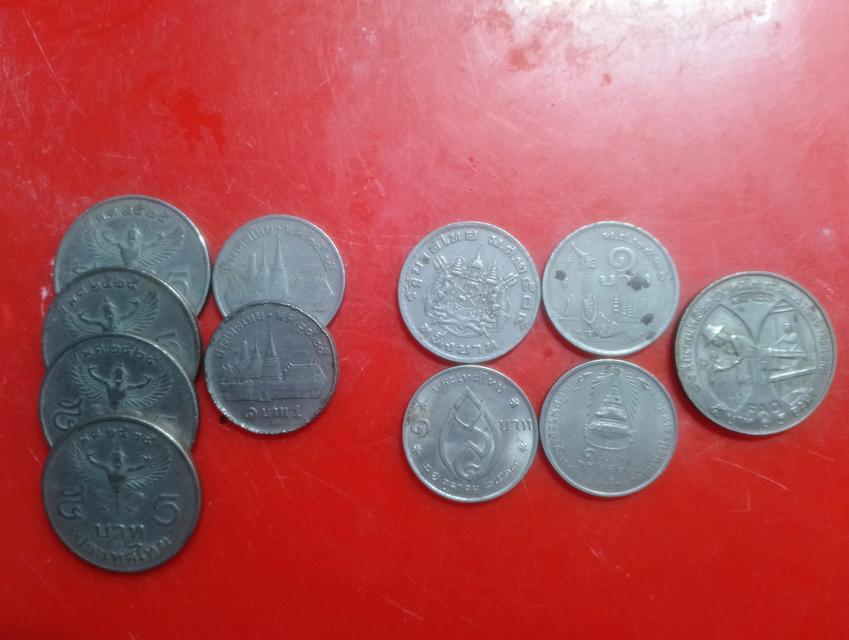 เหรียญ๑บาท กับ เหรียญ๕บาท. 2