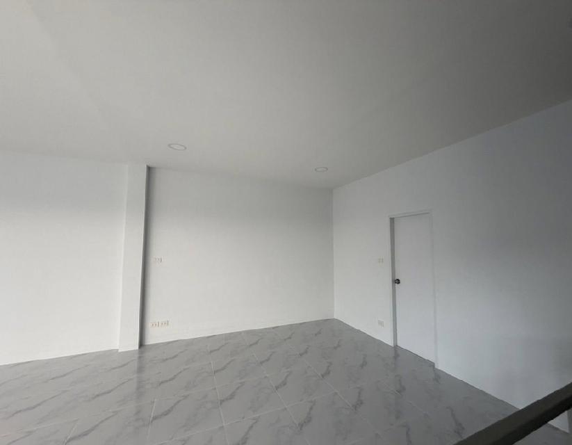 ให้เช่าโกดังพร้อมสำนักงาน สร้างใหม่ / พื้นที่ 400 ตารางเมตร / ทำเลเอกชัย บางบอน / ซอยเอกชัย เข้าซอยไม่ลึก 5