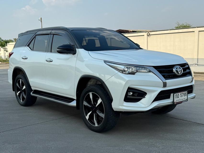 Toyota Fortuner 2.8 Top 4WD ปี 2019 จด 2020 ขับ 4 รถสวยจัด ไมล์ 18X,XXX km. 3