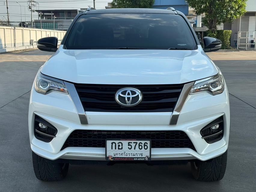 Toyota Fortuner 2.8 Top 4WD ปี 2019 จด 2020 ขับ 4 รถสวยจัด ไมล์ 18X,XXX km. 2