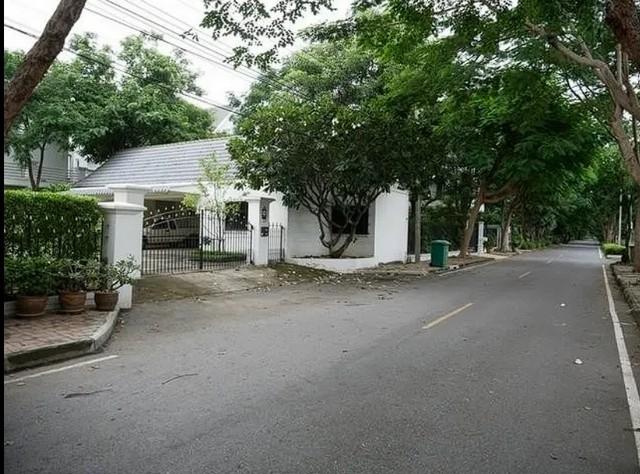 ให้เช่าบ้านเดี่ยว 3 ชั้น หมู่บ้านนวธานี ซอยเสรีไทย 59 Navatanee บ้านหลังใหญ่ร่มรื่นสนามหญ้าหน้าบ้าน เฟอร์นิเจอร์ เหมาะพักอาศัย 11