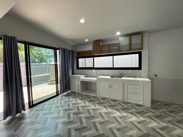 ให้เช่าบ้านเดี่ยว 2 ชั้น 60 ตร.ว. หมู่บ้าน ต.รวมโชค ย่านลาดพร้าว ใกล้ MRT โชคชัย 4 3