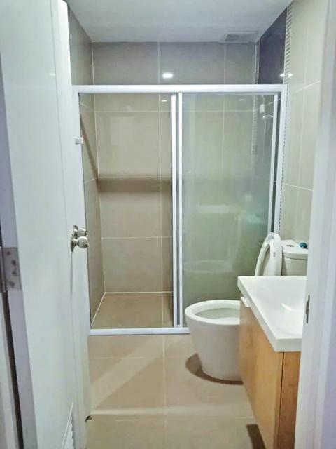 บ้านฟ้า เลอ มาร์เช่ 2.2 กม.ให้เช่าทาวน์โฮม 2ชั้นติดถนนใหญ่ 18 ตร.วา. 145 ตร.ม. 2น้ำ 6