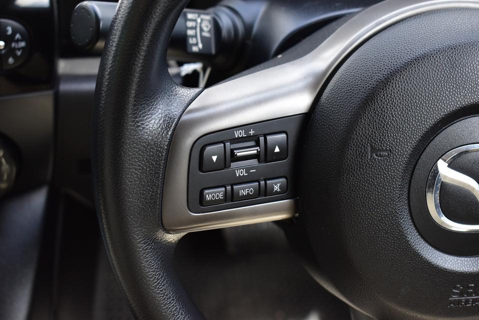 Mazda2 ปี2013 สีขาว เครื่อง1.5 เบนซิน ไมล์แท้ๆ96,000 รูปที่ 14