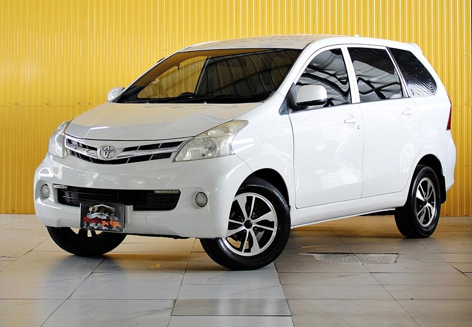 2012 Toyota Avanza 1.5 G Wagon เกียร์ออโต้ สีขาว รถครอบครัว 7 ที่นั่ง
