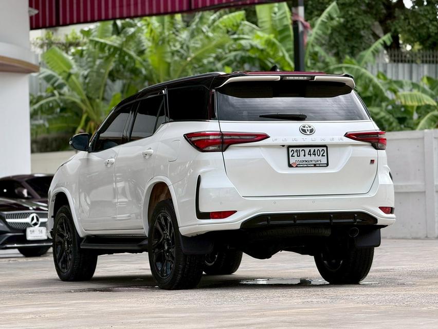 Toyota Fortuner 2.8GR Sport 4wd ปี22 รูปย่อยที่ 4