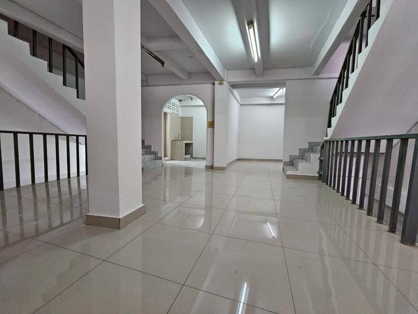 ให้เช่าอาคารพานิชย์ 6 ชั้น 2 คูหา สาทร รีโนเวทใหม่พร้อมเข้าอยู่ (N.1906) 4