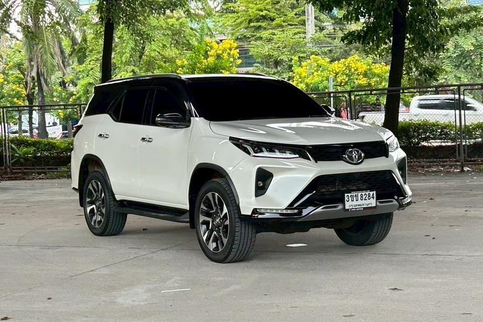 Toyota Fortuner 2.4 Legender 2WD AT ปี 2022
