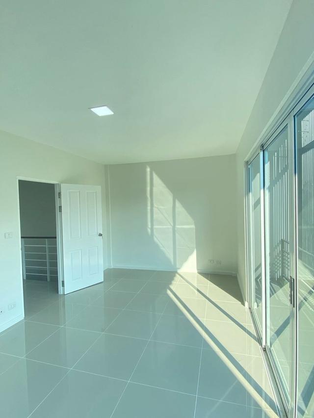 ขาย ทาวน์เฮาส์ 2 ชั้น สไตล์โมเดิร์น เนื้อที่ 19.8 ตารางวา หมู่บ้านเดอะทรัสต์ทาวน์ วงแหวน-ลำลูกกา ซ.15 ถนนบึงคำพร้อย ต.บึงคำพร้อย อ.ลำลูกกา ปทุมธานี 10