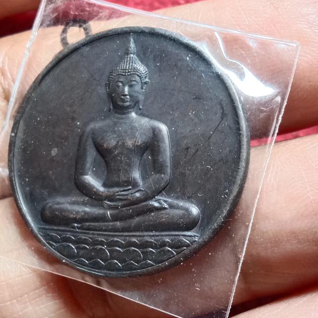 เหรียญพระพุทธสิหิงค์ หลัง ภปร. ที่ระลึกฉลอง 700 ปี ลายสือไทย พ.ศ. 2526 รูปที่ 3