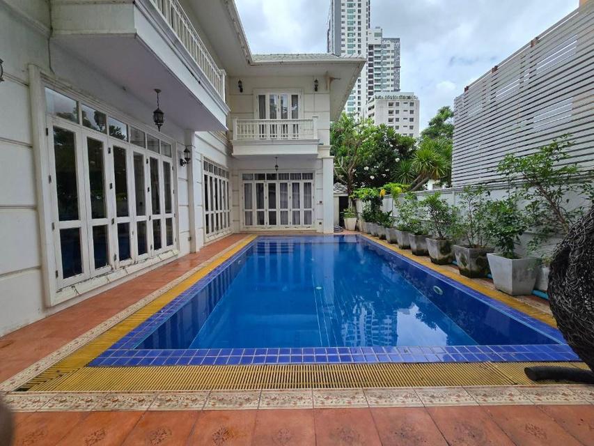 ขายบ้านเดี่ยว 2 ชั้น พร้อมที่ดิน ขนาด 133.7 ตรว. สุขุมวิท 33 ตรงข้ามห้างเอ็มสเฟียร์ ใจกลางสุขุมวิท ใกล้ BTS พร้อมพงษ์ และ EmDistrict 3