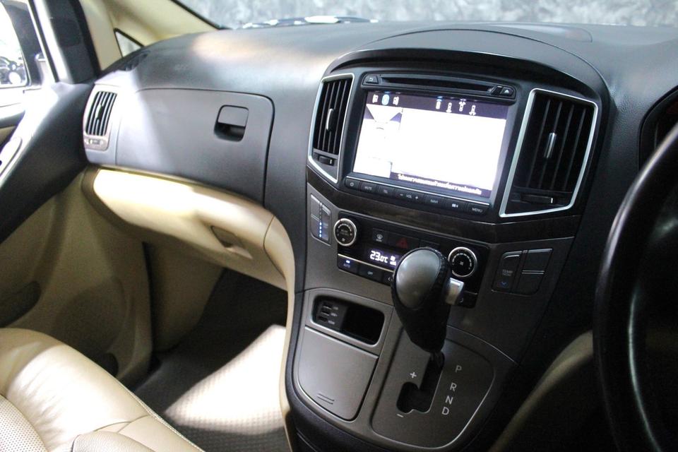 รหัสรถ JRS3185 🚐✨ HYUNDAI H-1 ปี 2017 สีดำสุดหรู สภาพพร้อมใช้ 10