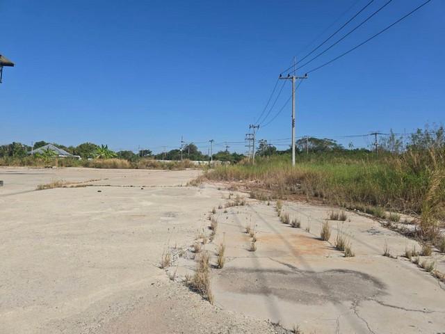 ขายและให้เช่าโกดังพนัสนิคมชลบุรี ขายและให้เช่าโกดัง ขนาด 1,800 ตารางเมตร เทคอนกรีตไว้ทั้งหมด 4