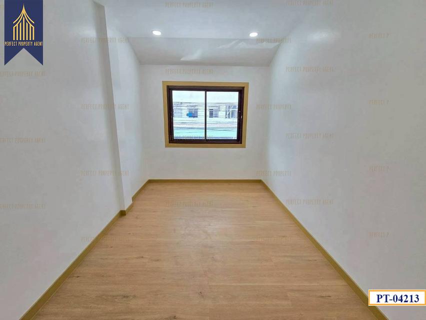 ทาวน์เฮ้าส์รสสุคนธ์ บางใหญ่ พร้อมอยู่ 11