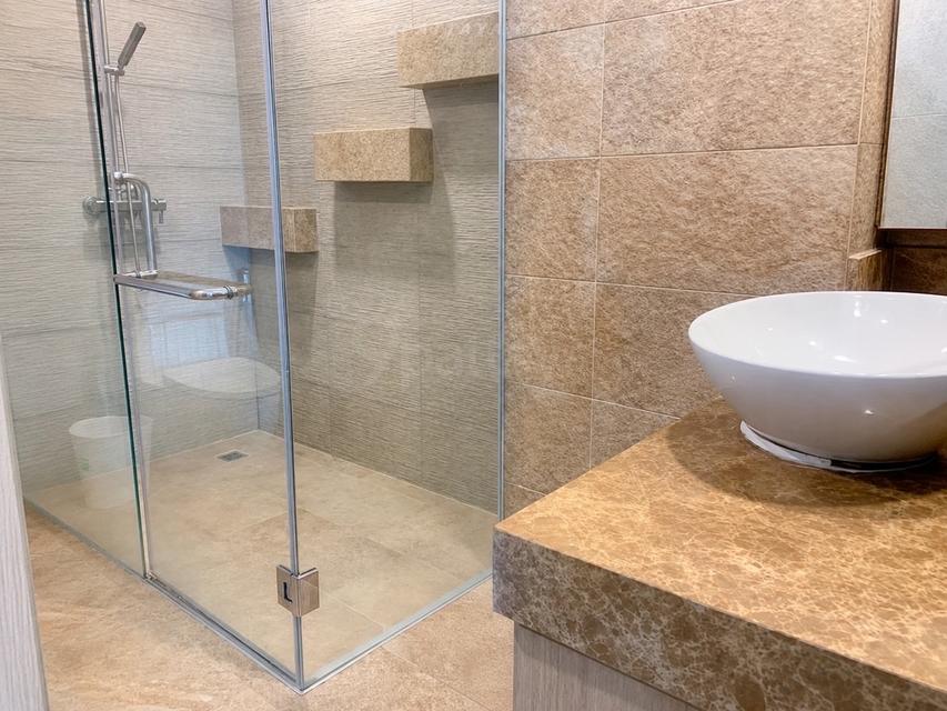 Urgent Sale — Large Corner Sea View Condo at Paradise Ocean View PattayaFire sale condo at Paradise Ocean View Pattaya. Spacious corner unit 13