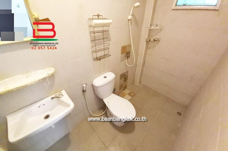 ทาวน์เฮาส์ หมู่บ้าน กิติชัยวิลล่า 11 หลังริม เนื้อที่ 27.6 ตรว. ถนนมิตรไมตรี เขตหนองจอก กรุงเทพฯ 12