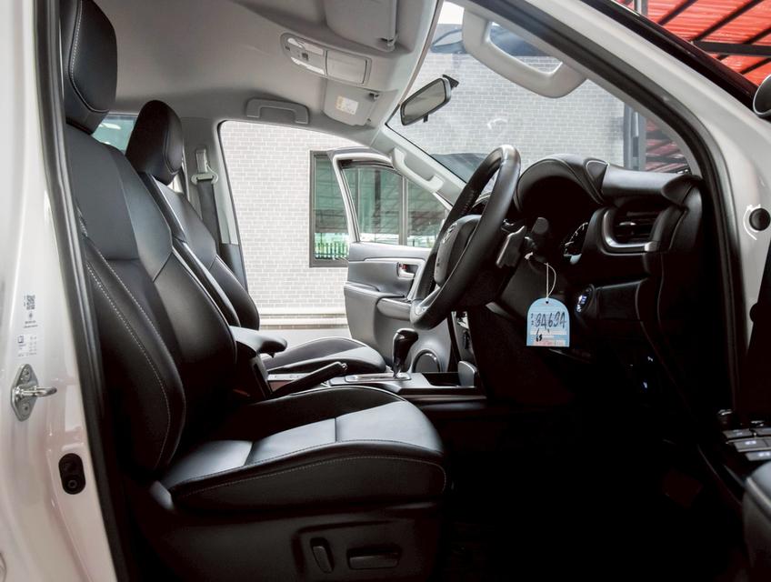 TOYOTA FORTUNER 2.4 Leader G 2WD 2023 10