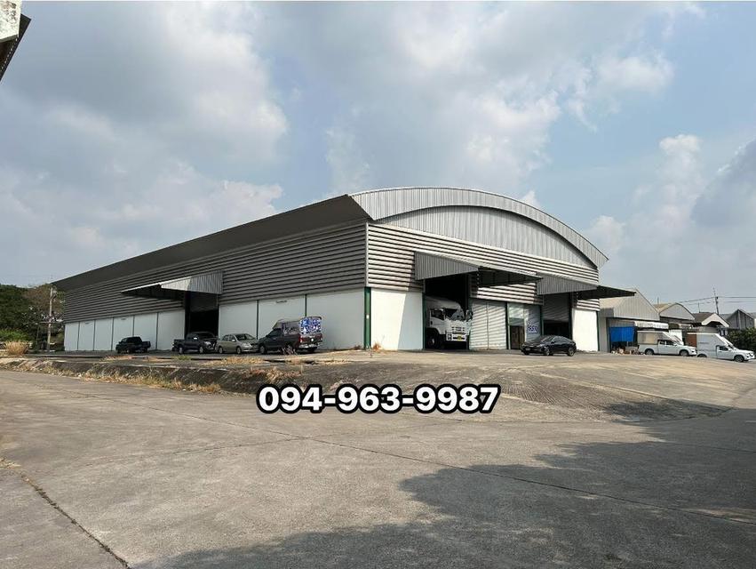 ให้เช่าโกดังสาย5 ทะลุ สาย4 ถนนเชื่อมต่อ ถ.เพชเกษม ถ.บรมราชชนนี ตกแต่งใหม่ ขนาด1,800ตรม. 550ตรม. ไฟ3เฟส พื้รับน้ำหนักได้3ตัน/ตรม. รถใหญ่เข้าออกได้ 1