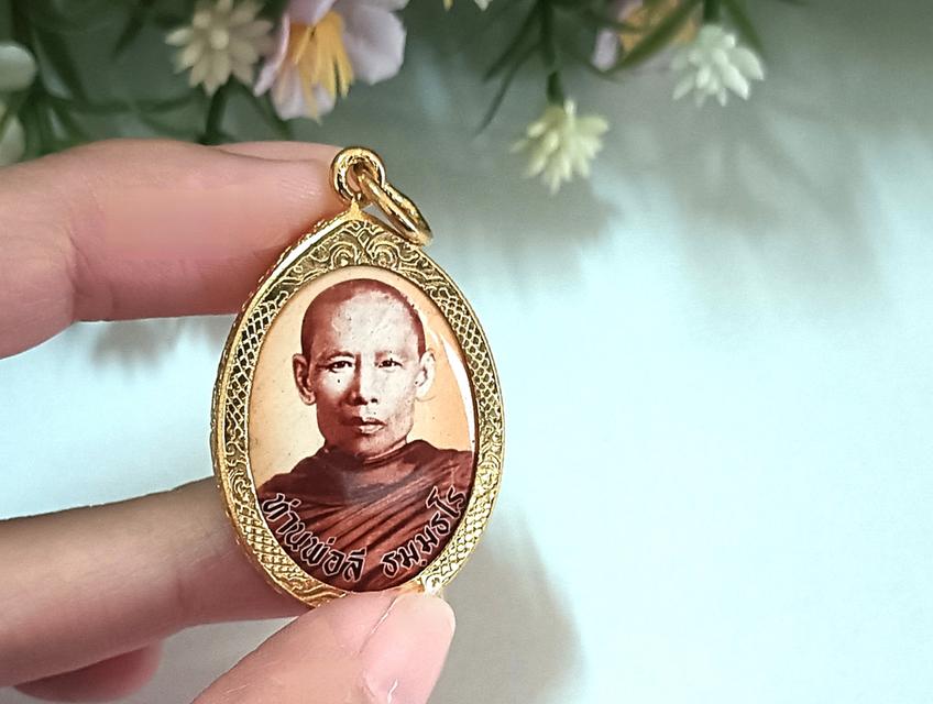 ล็อกเก็ตท่านพ่อลี รุ่นสร้างเจดีย์