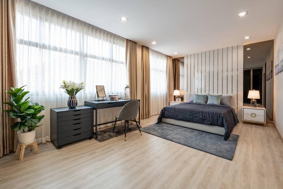 💰 ขายพร้อมผู้เช่า! 🏙️ โฮมออฟฟิศหรู 3.5 ชั้น Dimond Ville โชคชัย 4 (หลังมุม) 300 ตร.ม. Double Volume ✨ ราคา 16.8 ล้าน ฟรีโอน! 2