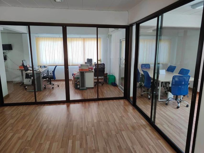 ขาย อาคาร ออฟฟิต 3 ชั้น ขายที่ดินพร้อมสิ่งปลูกสร้างและอุปกรณ์ ตกแต่งใหม่ ห้องประชุม  สำนักงาน 15