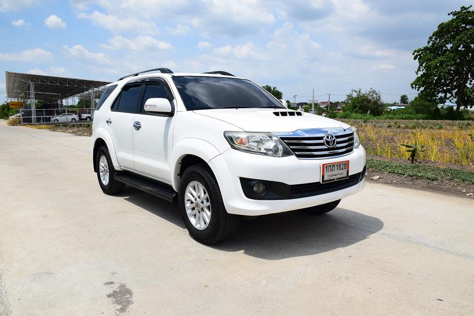 ฟรีดาวน์ TOYOTA FORTUNER 2.5G หน้าแชมป์ เกียร์ธรรมดา พวงมาลัยเมาติ CD MP3 ABS USB AUX FM AIRBAG ไฟตัดหมอก กุญแจรีโมท พร้อมเดินทางไกล โทร0957401229