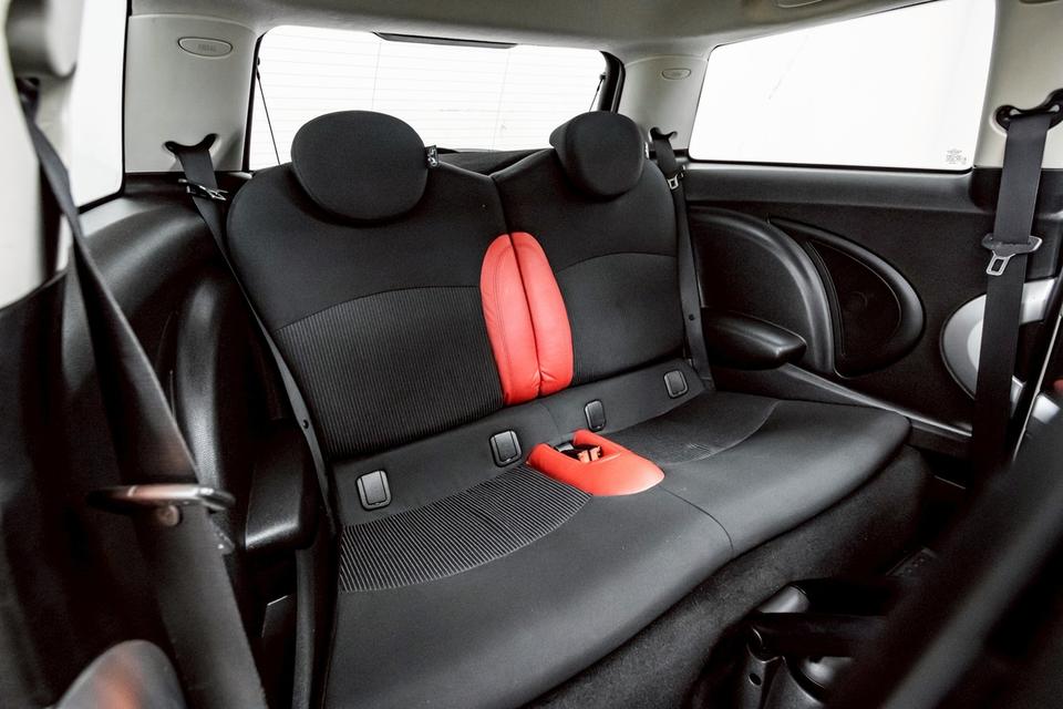 MINI COOPER 1.6 RHD SUNROOF (R56) 2011 10