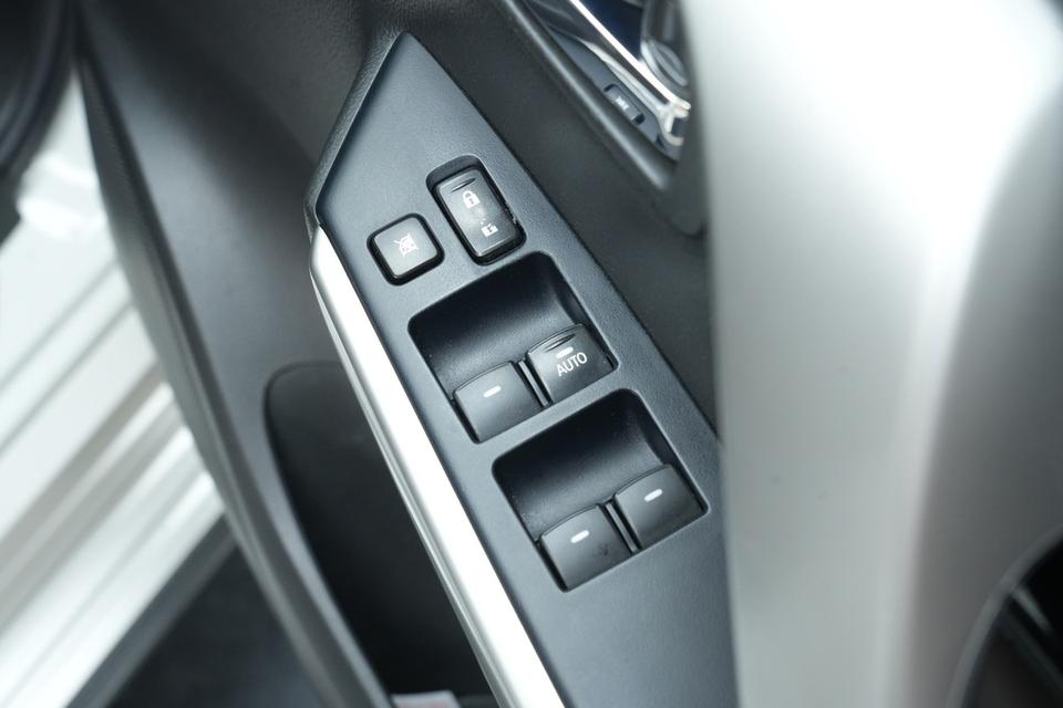 2018 MITSUBISHI PAJERO SPORT 2.4 GT 2WD A/T สีเทา รูปที่ 10