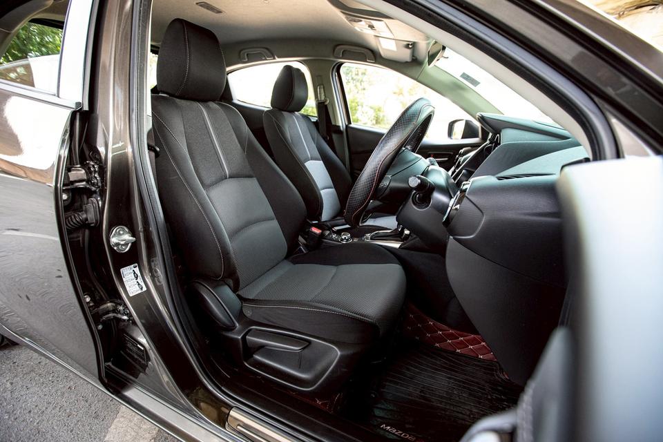 Mazda2 1.3 HighConnect Sport ปี 2017 สีน้ำตาล มือเดียวป้ายแดง 10