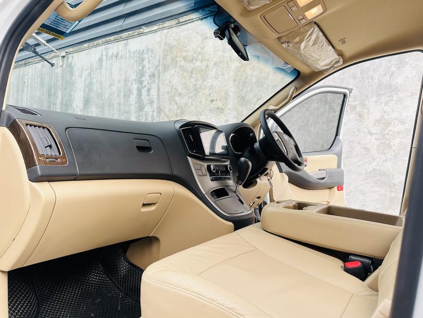 2022 Hyundai H-1 Elite NS (11ที่นั่ง) 90,000 km. โทร.0922639576 เอ๋