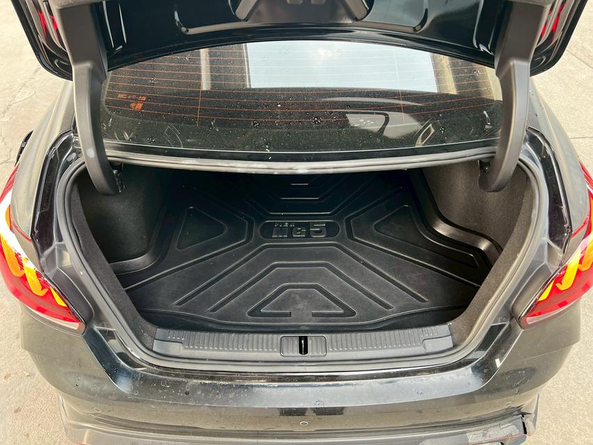ขายรถ MG5 1.5X Sunroof ปี 2022 สีดำ เกียร์ออโต้ 18