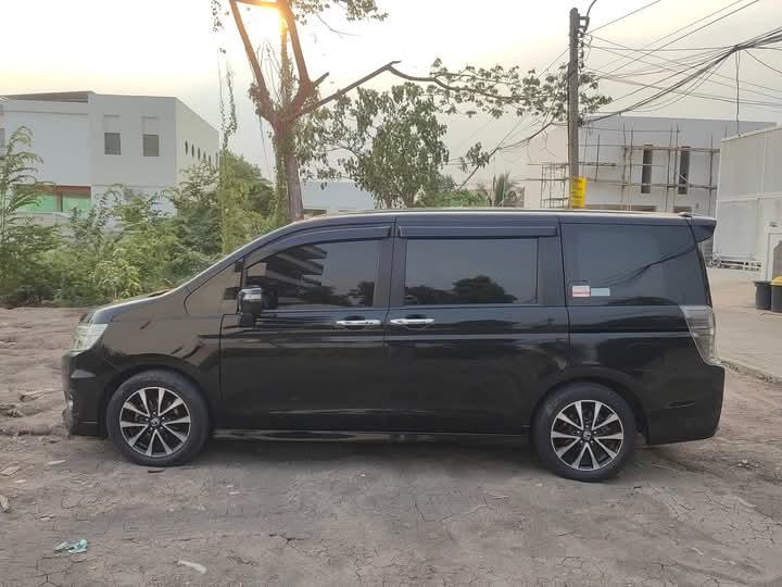 Honda Stepwagon สีดำ 4