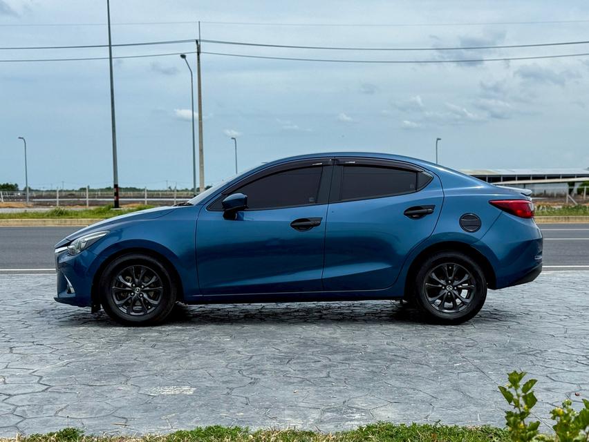 Mazda2 1.3 High Connect ปี 2018 สีฟ้า มือเดียวป้ายแดง 9